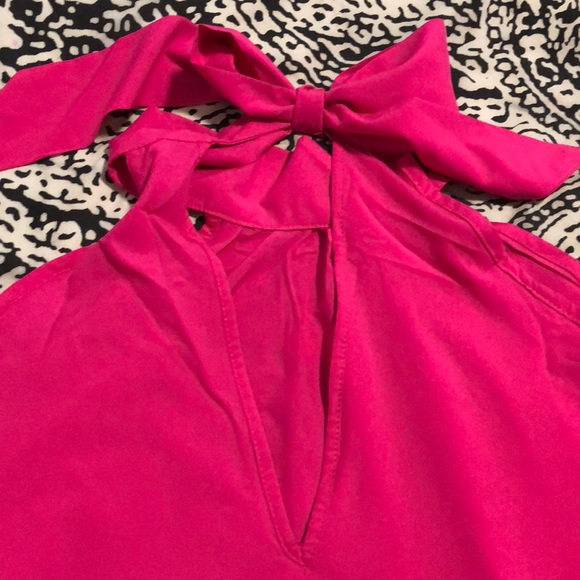 Long sleeve cold shoulder shirt. - Picture 6 of 7